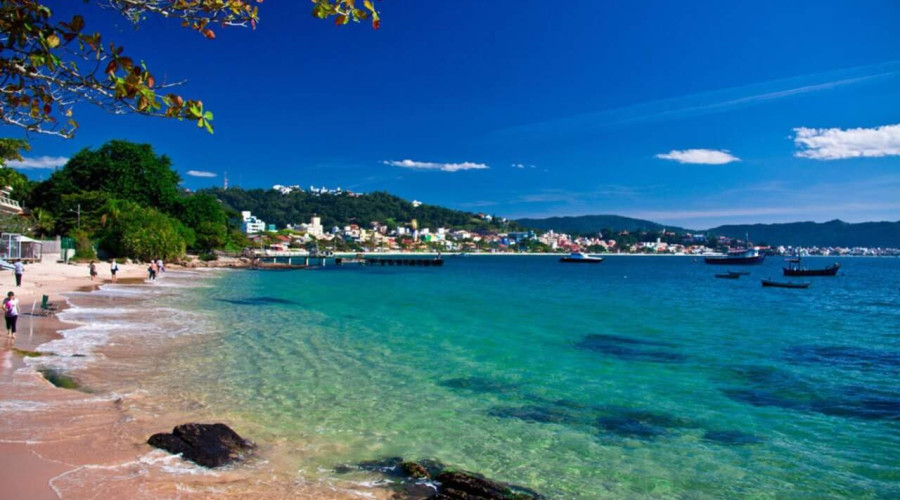 Quantas praias existem em Bombinhas, Santa Catarina?