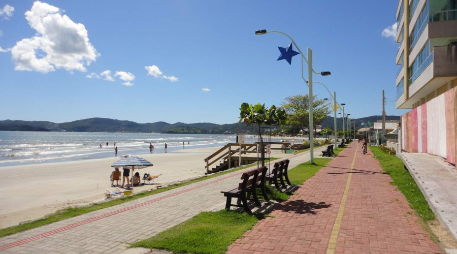 Onde Comprar lembrancinhas em Meia Praia para presentes?