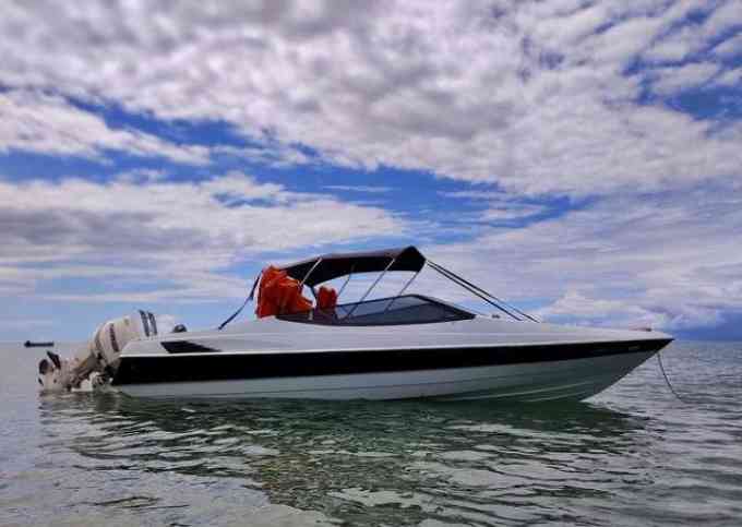 Passeio de lancha em Ilhabela-SP